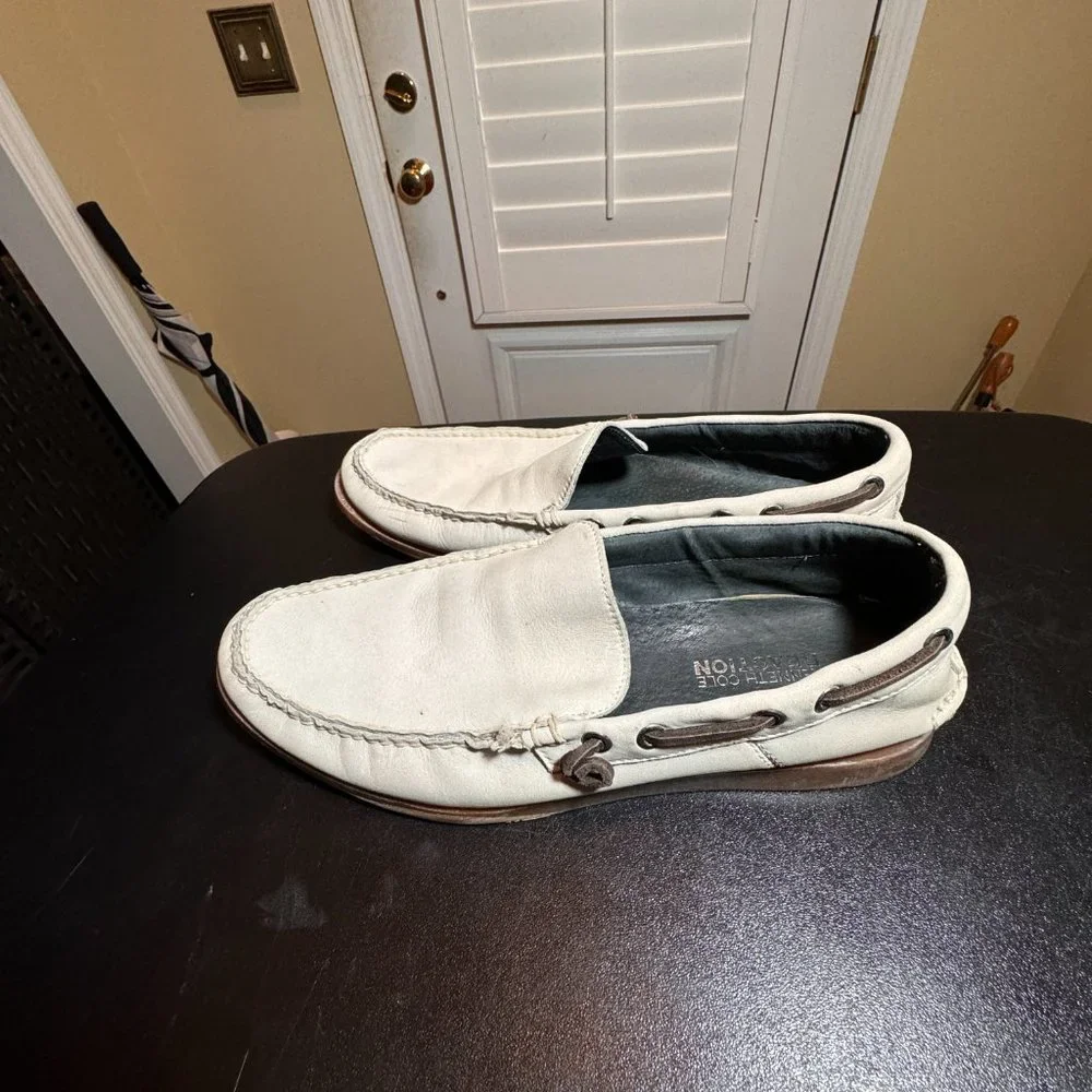 Kenneth Cole Reaction size 8.5 white leather loafers